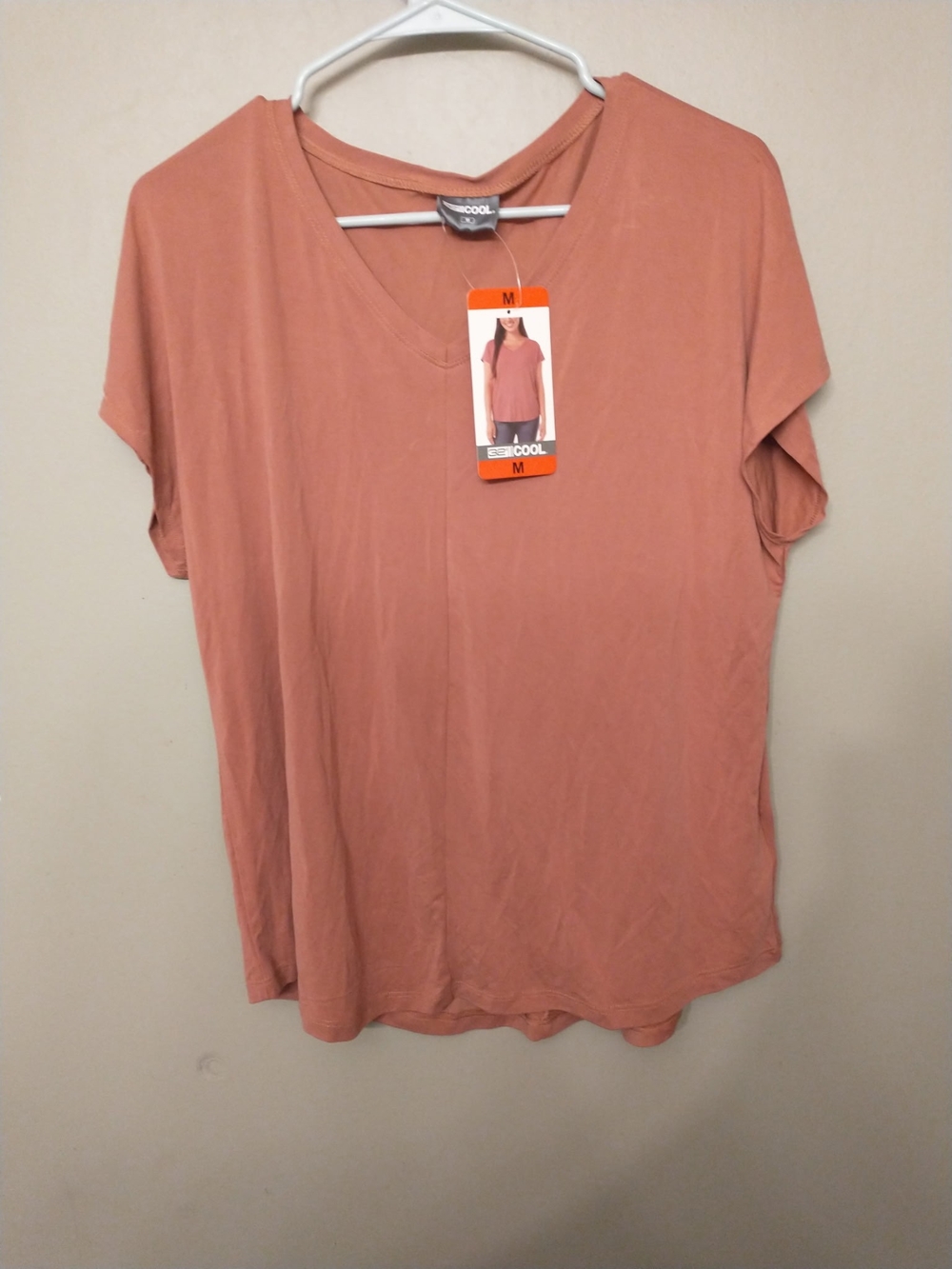32 Degrees V-Neck Short Sleeve Tee in Red